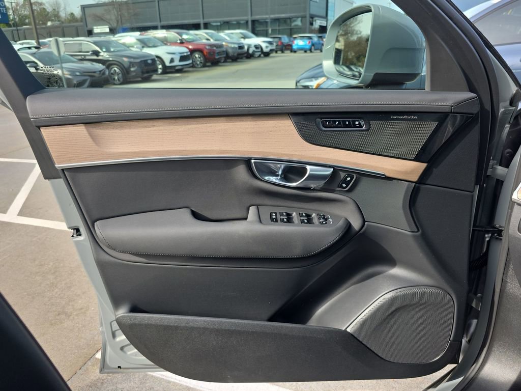 New 2026 Volvo XC90 T8 Plus image 38