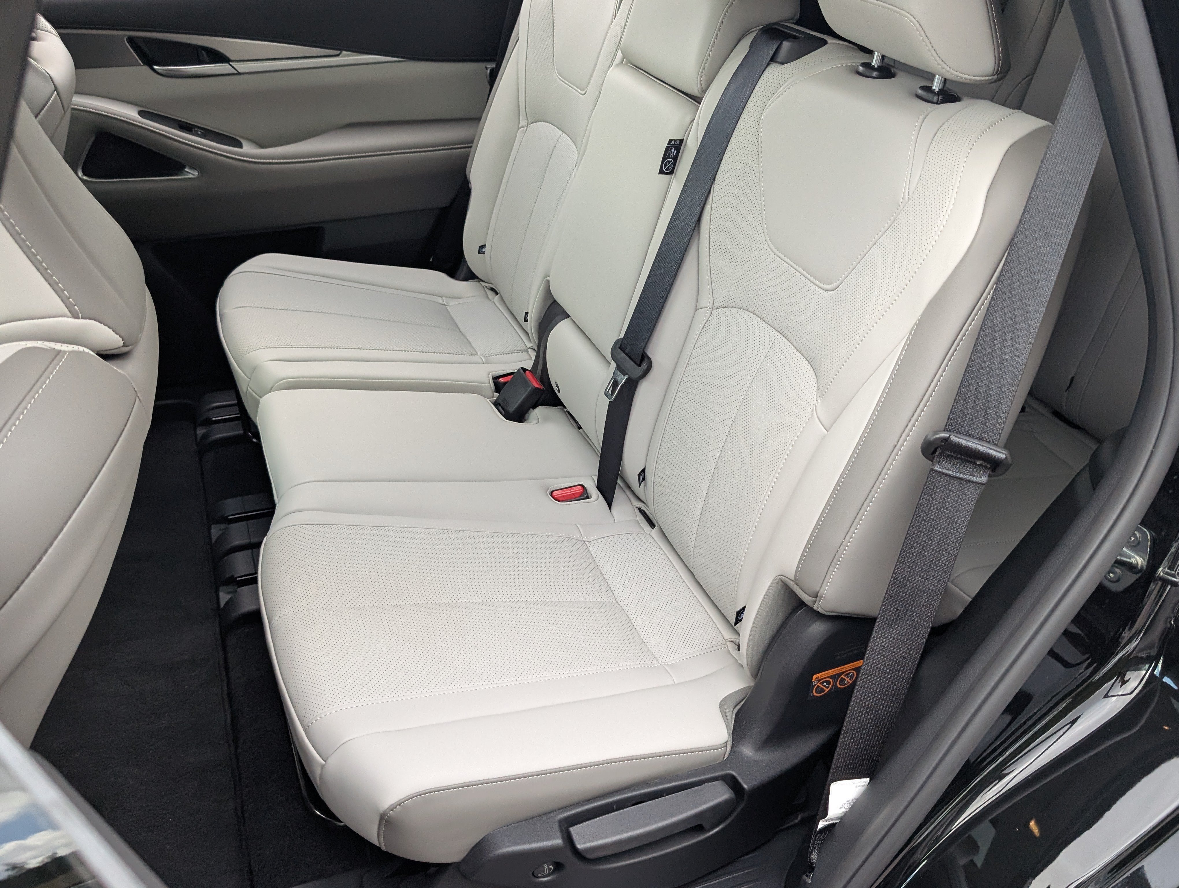 Used 2026 INFINITI QX60 Luxe w/ Cargo Package FWD image 18