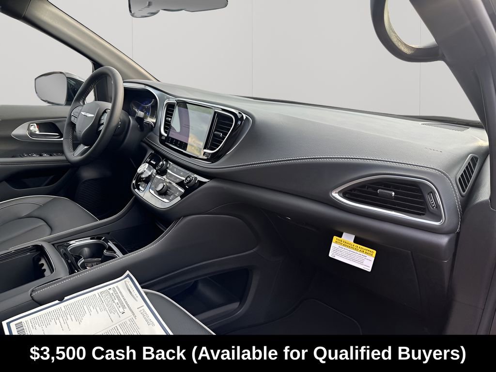 New 2026 Chrysler Pacifica Limited w/ S Appearance Package FWD image 16