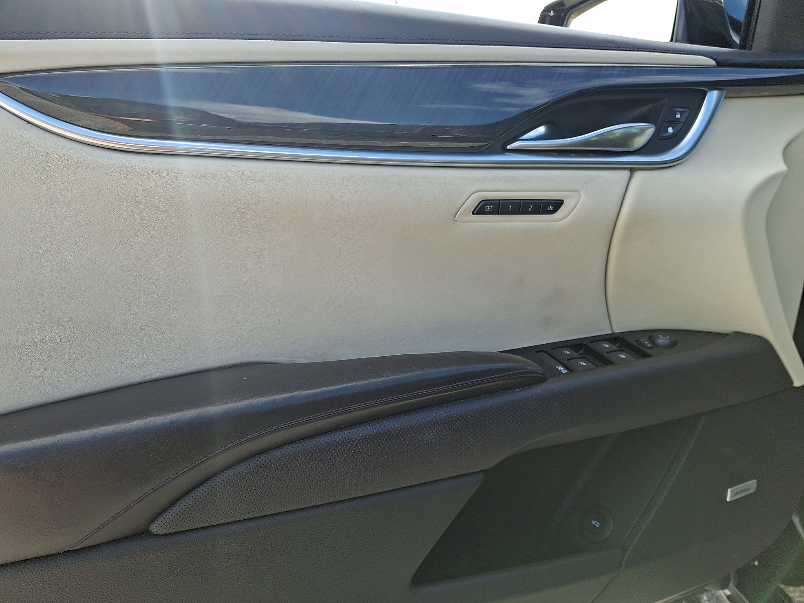 Used 2013 Cadillac XTS Platinum image 12