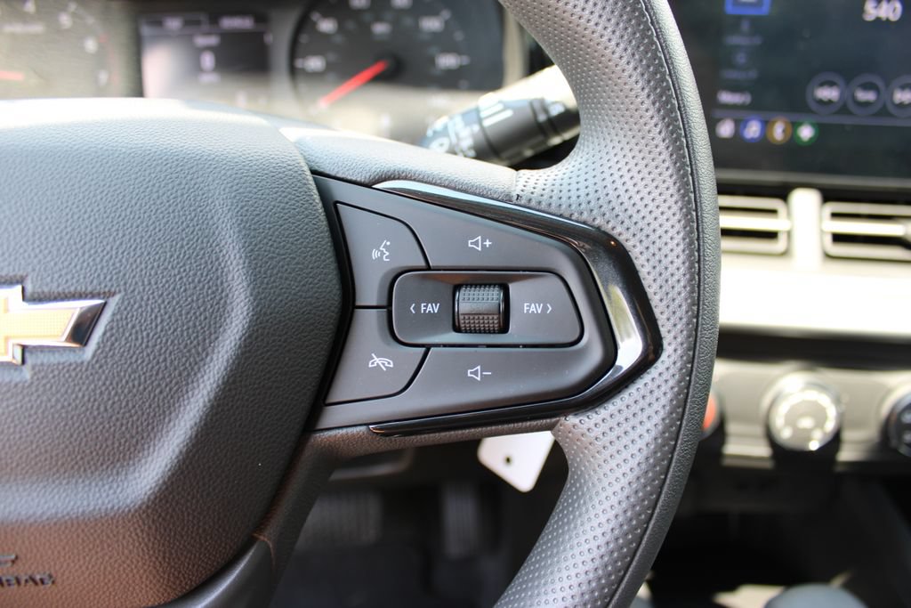 Certified 2025 Chevrolet Trax LS FWD image 12