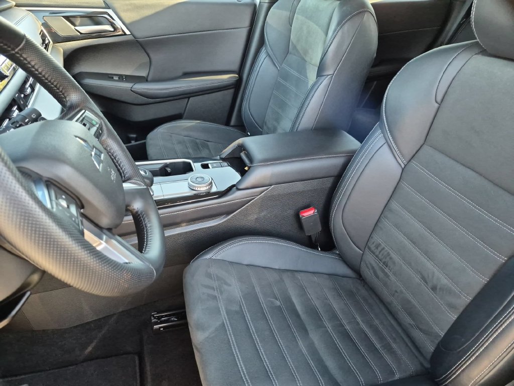 Used 2025 Mitsubishi Outlander SE AWD/4WD image 25