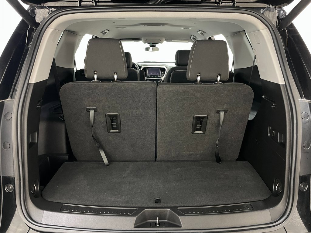 Certified 2023 GMC Acadia SLE w/ Driver Convenience Package image 45