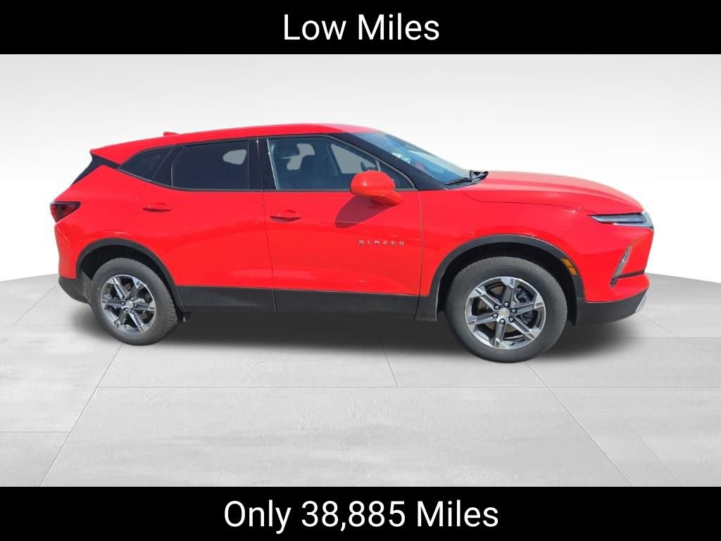 Used 2025 Chevrolet Blazer LT AWD/4WD image 2