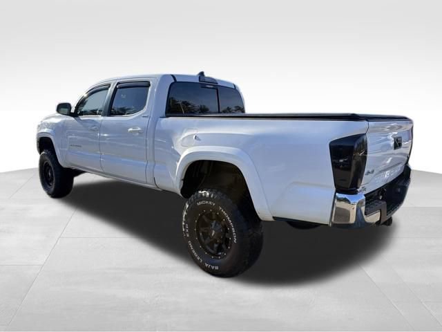 Used 2018 Toyota Tacoma SR5 AWD/4WD image 4