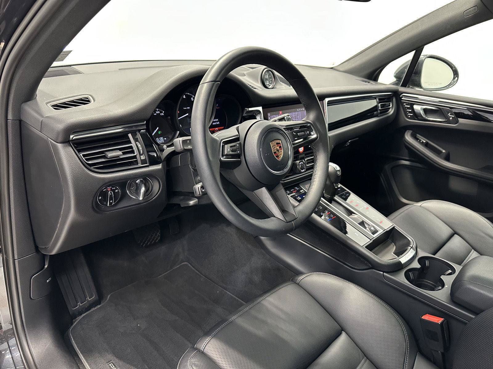 Certified 2026 Porsche Macan AWD/4WD image 4