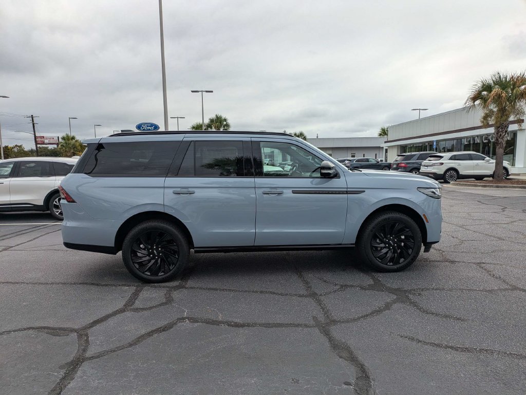 New 2027 Lincoln Navigator Reserve w/ Jet Appearance Package RWD image 4