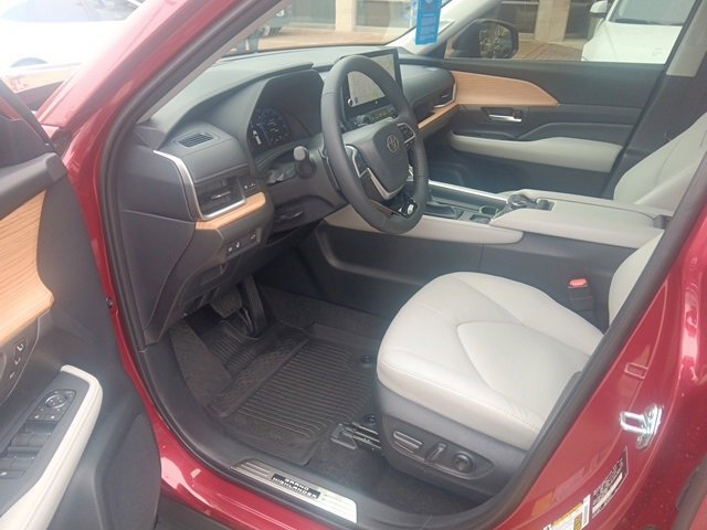 Used 2026 Toyota Grand Highlander Platinum image 10