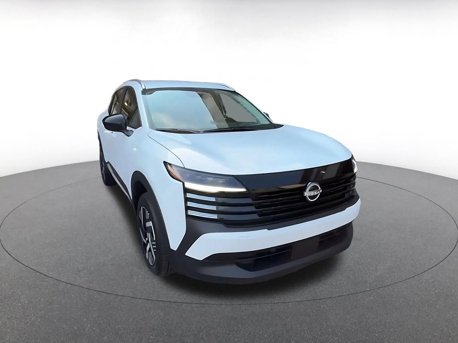 Used 2026 Nissan Kicks SV w/ Cold Weather Package FWD image 3