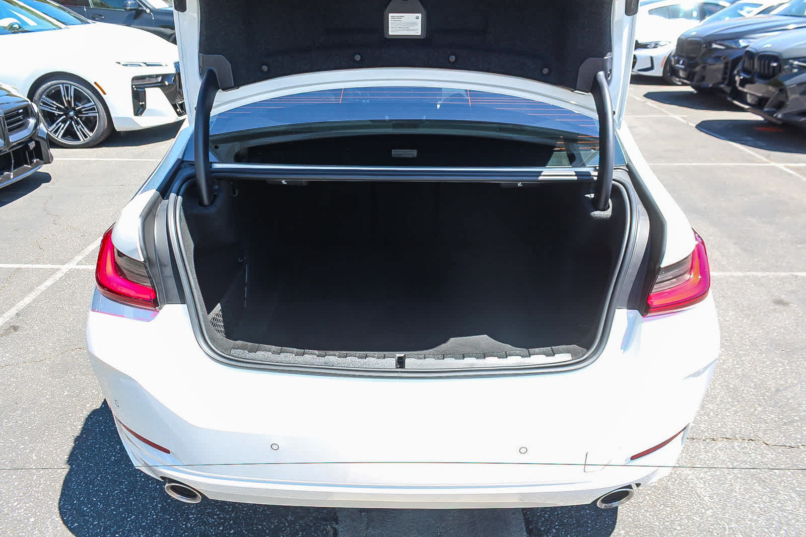 Used 2023 BMW 330i Sedan w/ Convenience Package RWD image 26