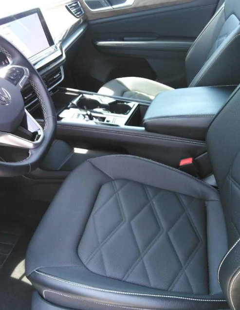 Used 2025 Volkswagen Atlas SE FWD image 3