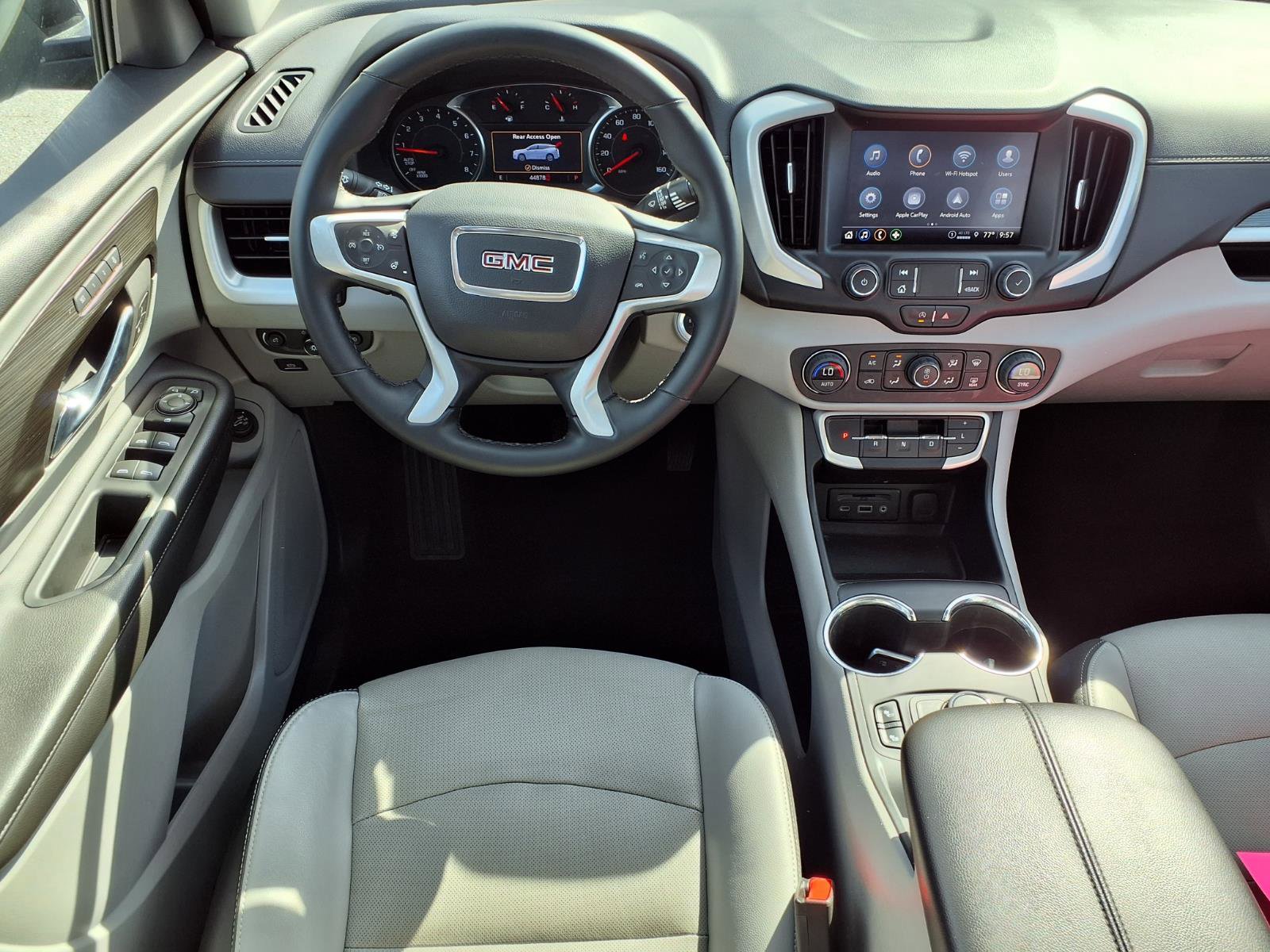 Used 2023 GMC Terrain SLT FWD image 2