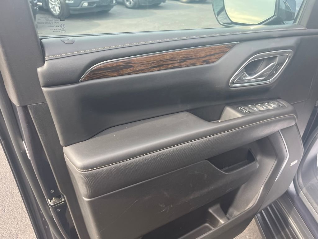Used 2023 Chevrolet Suburban Premier image 19