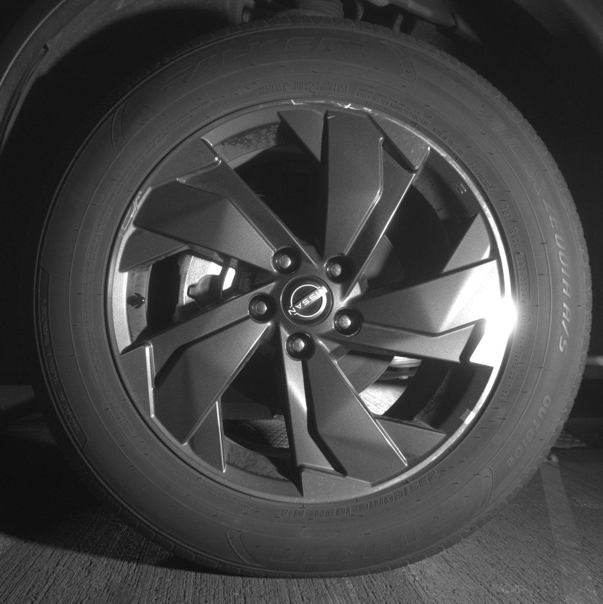 Used 2025 Nissan Rogue SV image 12