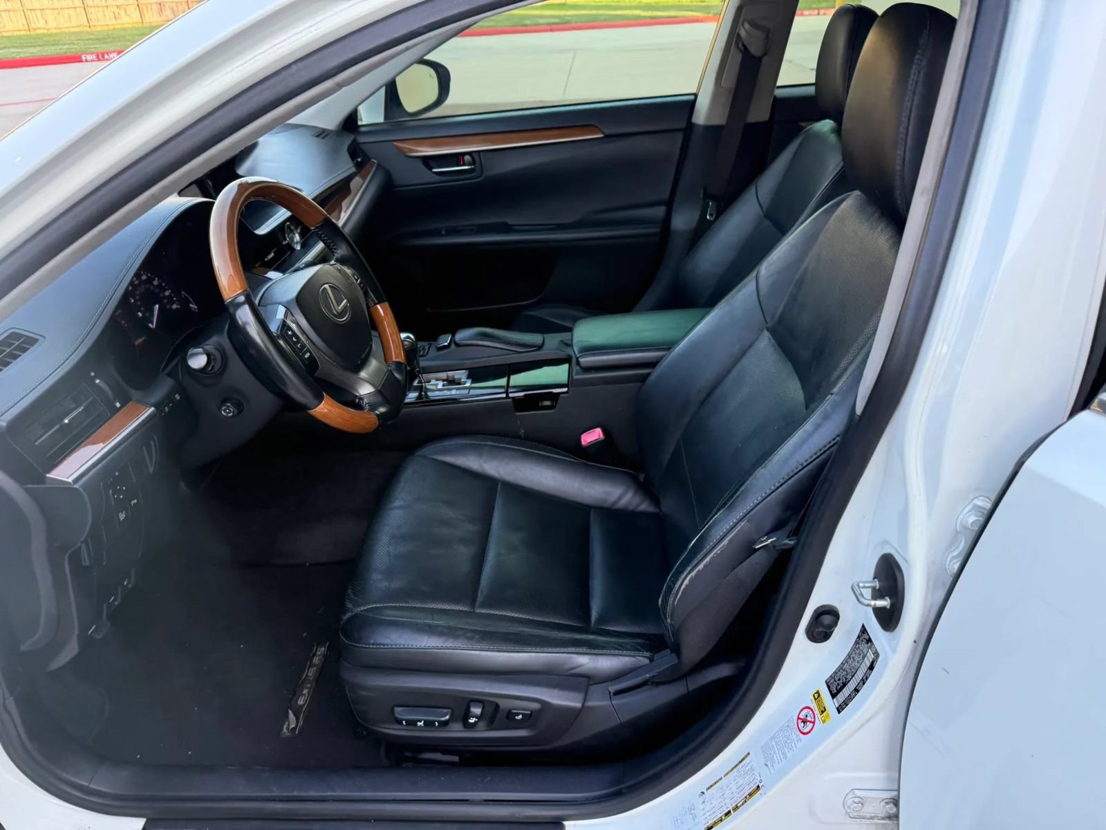 Used 2014 Lexus ES 300h w/ Luxury Package w/Bamboo Trim FWD image 11