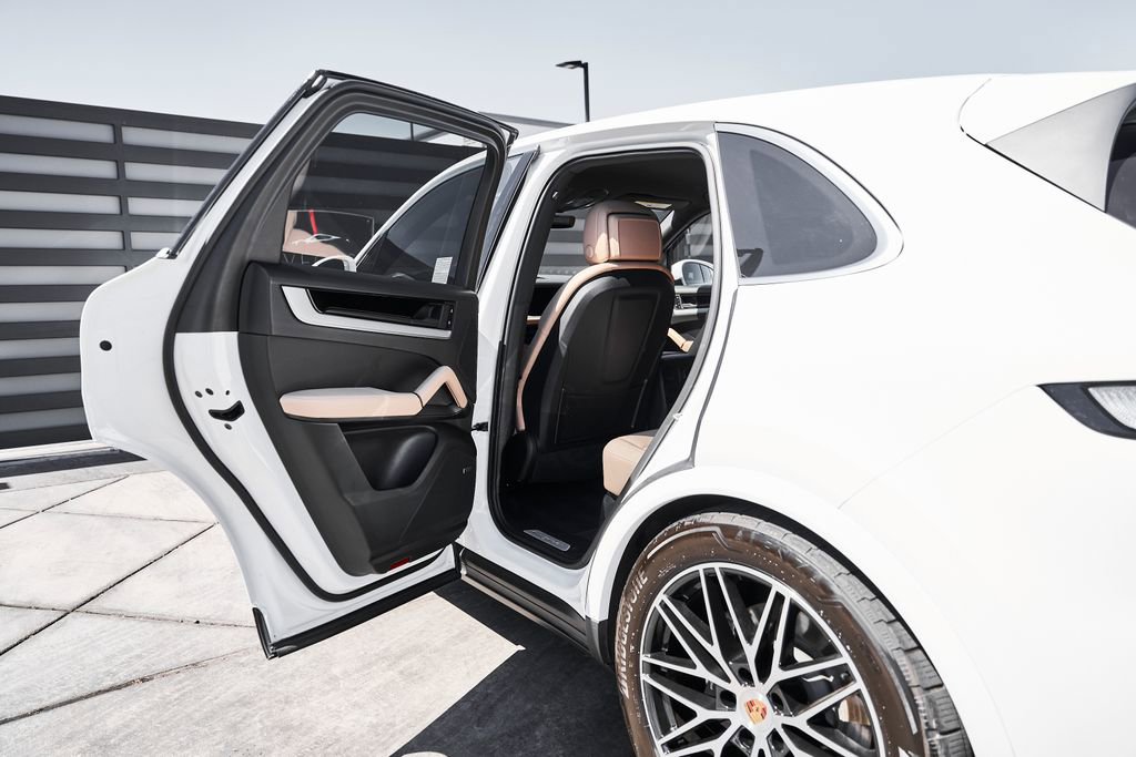Used 2025 Porsche Cayenne image 26