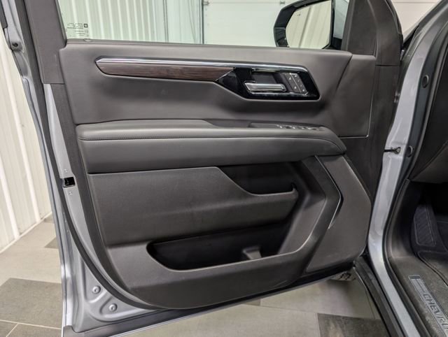Used 2025 Chevrolet Suburban Z71 AWD/4WD image 13