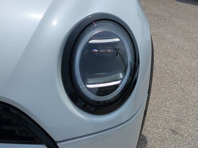 Used 2026 MINI Cooper 4-Door Hardtop image 9