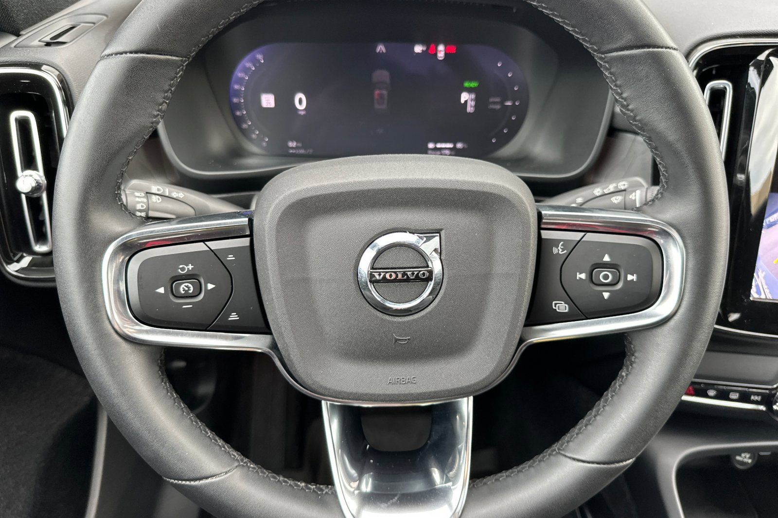 Used 2023 Volvo XC40 Recharge Ultimate image 26