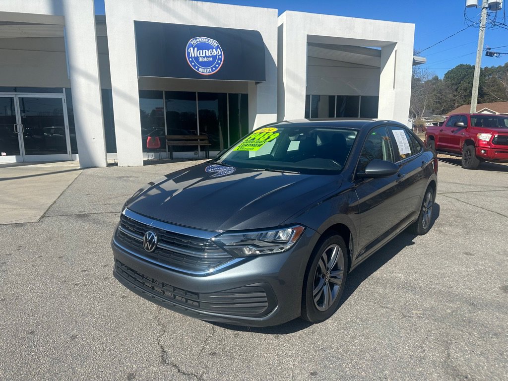 Used 2024 Volkswagen Jetta SE image 1