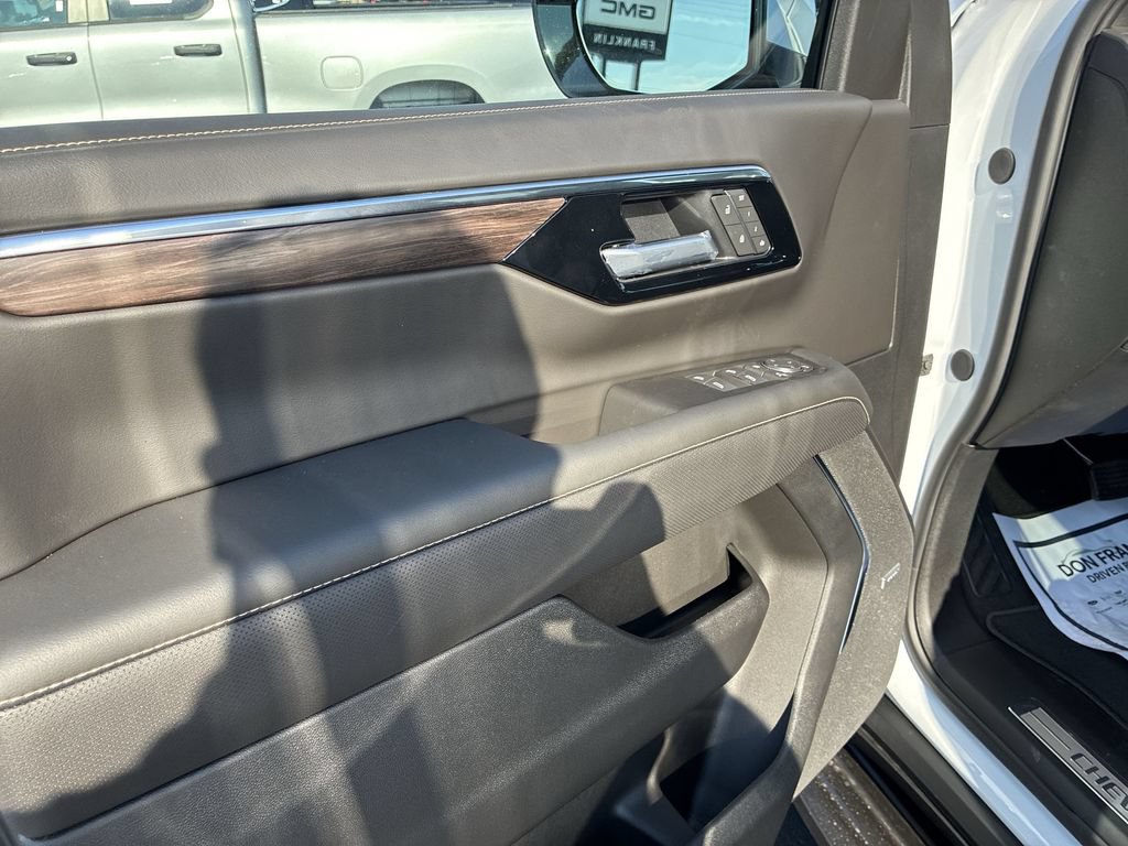 New 2026 Chevrolet Suburban Premier w/ Sun And Tow Package AWD/4WD image 13
