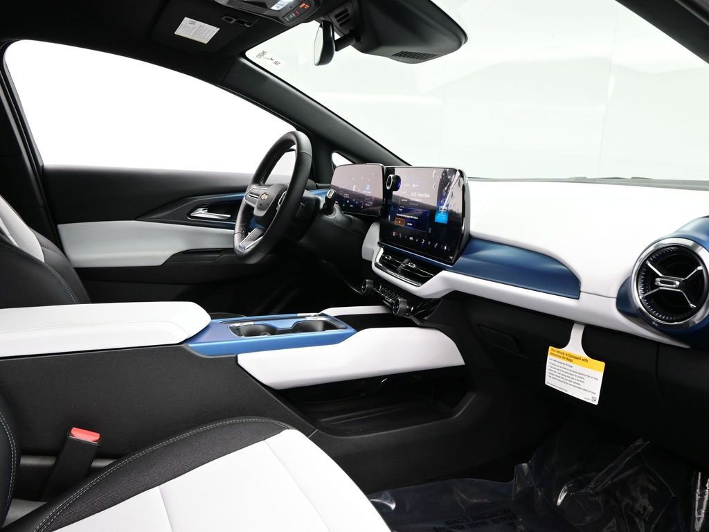 Used 2026 Chevrolet Equinox EV LT image 11