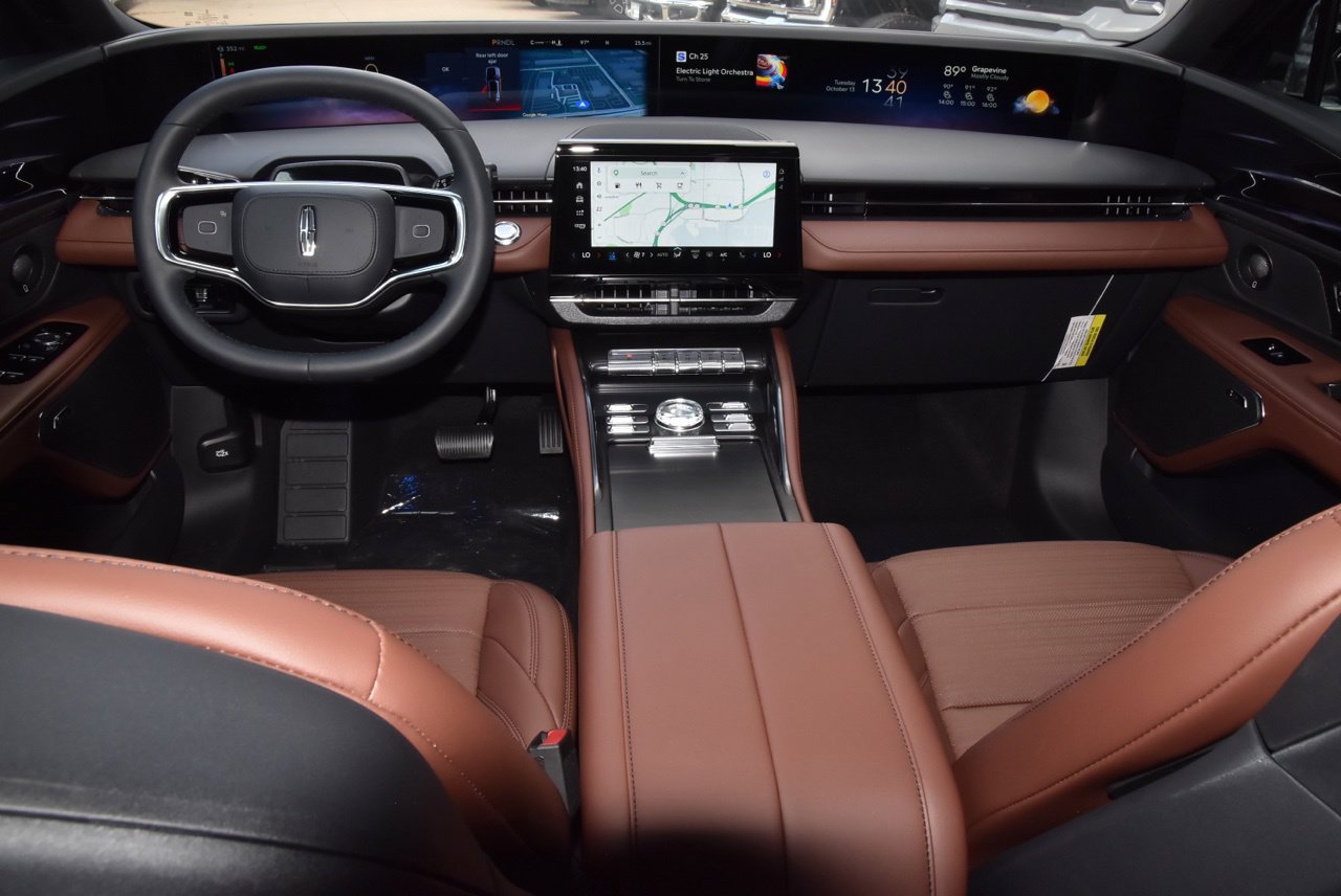 New 2026 Lincoln Nautilus Reserve AWD/4WD image 16