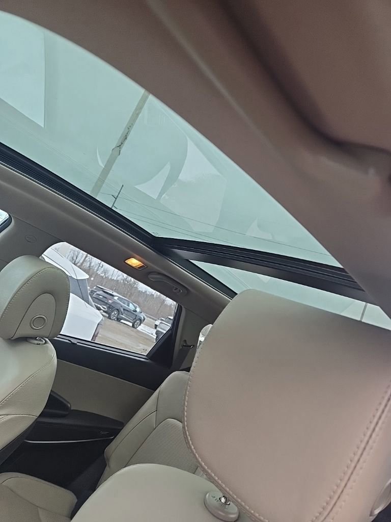 Used 2018 Hyundai Santa Fe Limited image 3