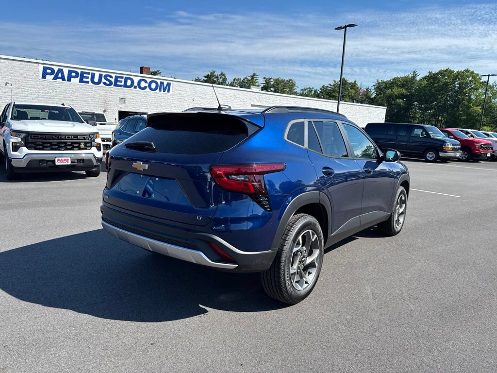Used 2024 Chevrolet Trax LT w/ Driver Confidence Package FWD image 4