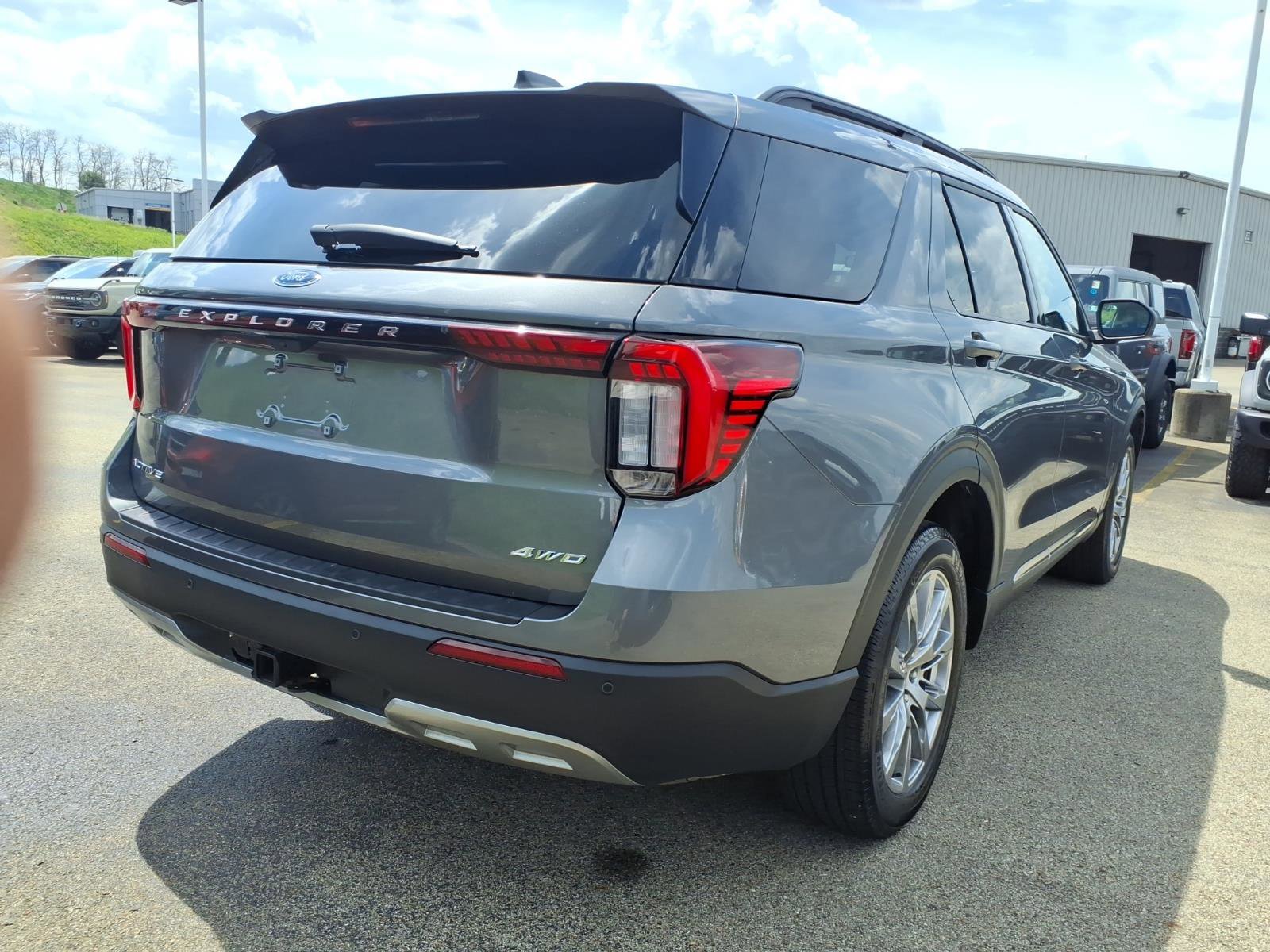 Used 2025 Ford Explorer Active w/ Active Comfort Package AWD/4WD image 5