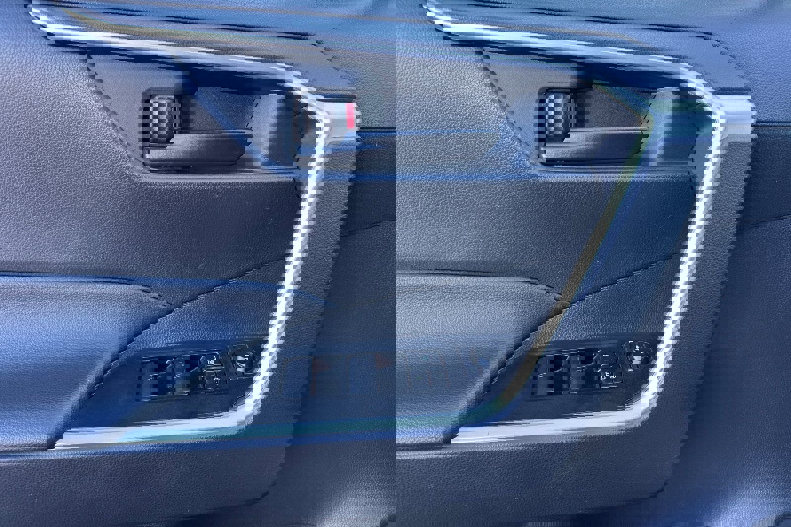 Used 2024 Toyota RAV4 LE image 11