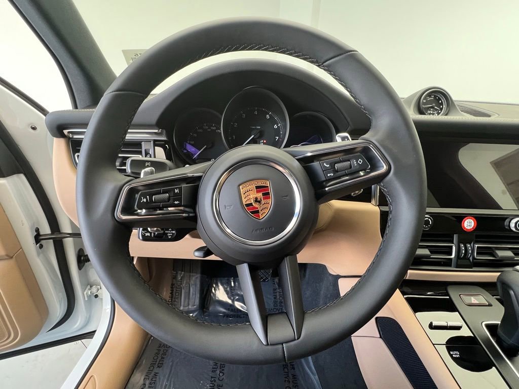 Used 2026 Porsche Macan AWD/4WD image 7