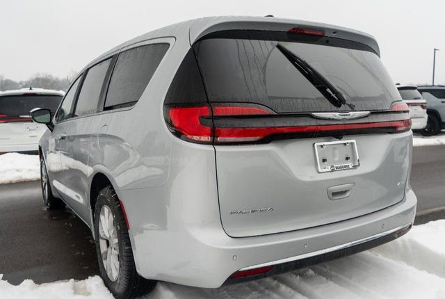 New 2026 Chrysler Pacifica Select image 7