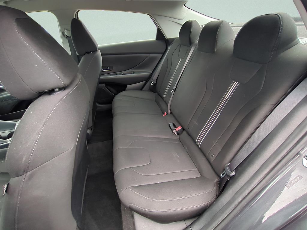 Used 2022 Hyundai Elantra SEL FWD image 9