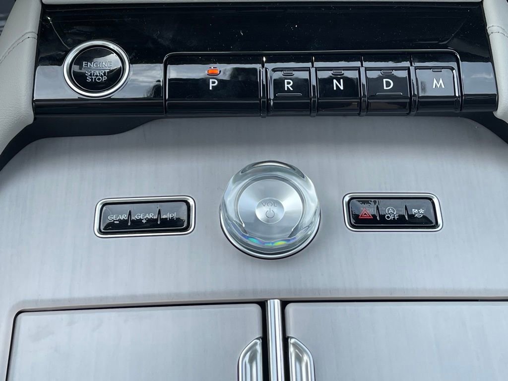 New 2025 Lincoln Navigator Reserve AWD/4WD image 12
