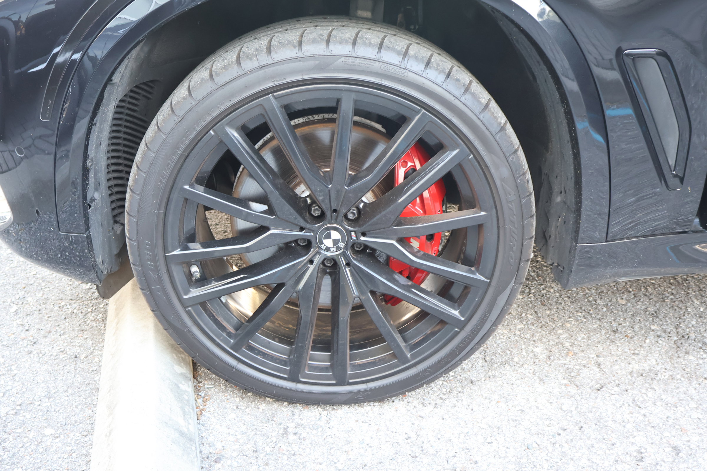 Used 2023 BMW X5 M50i w/ Executive Package image 13