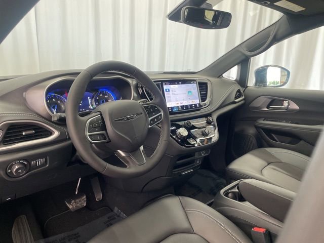 New 2026 Chrysler Pacifica Select image 11