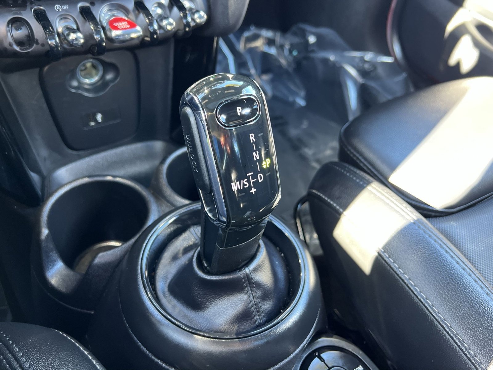 Used 2022 MINI Cooper S w/ Premium Package image 23