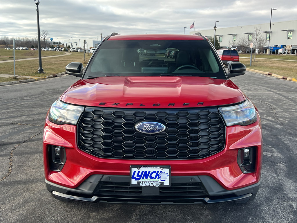 Used 2025 Ford Explorer ST-Line w/ ST-Line Street Pack image 7