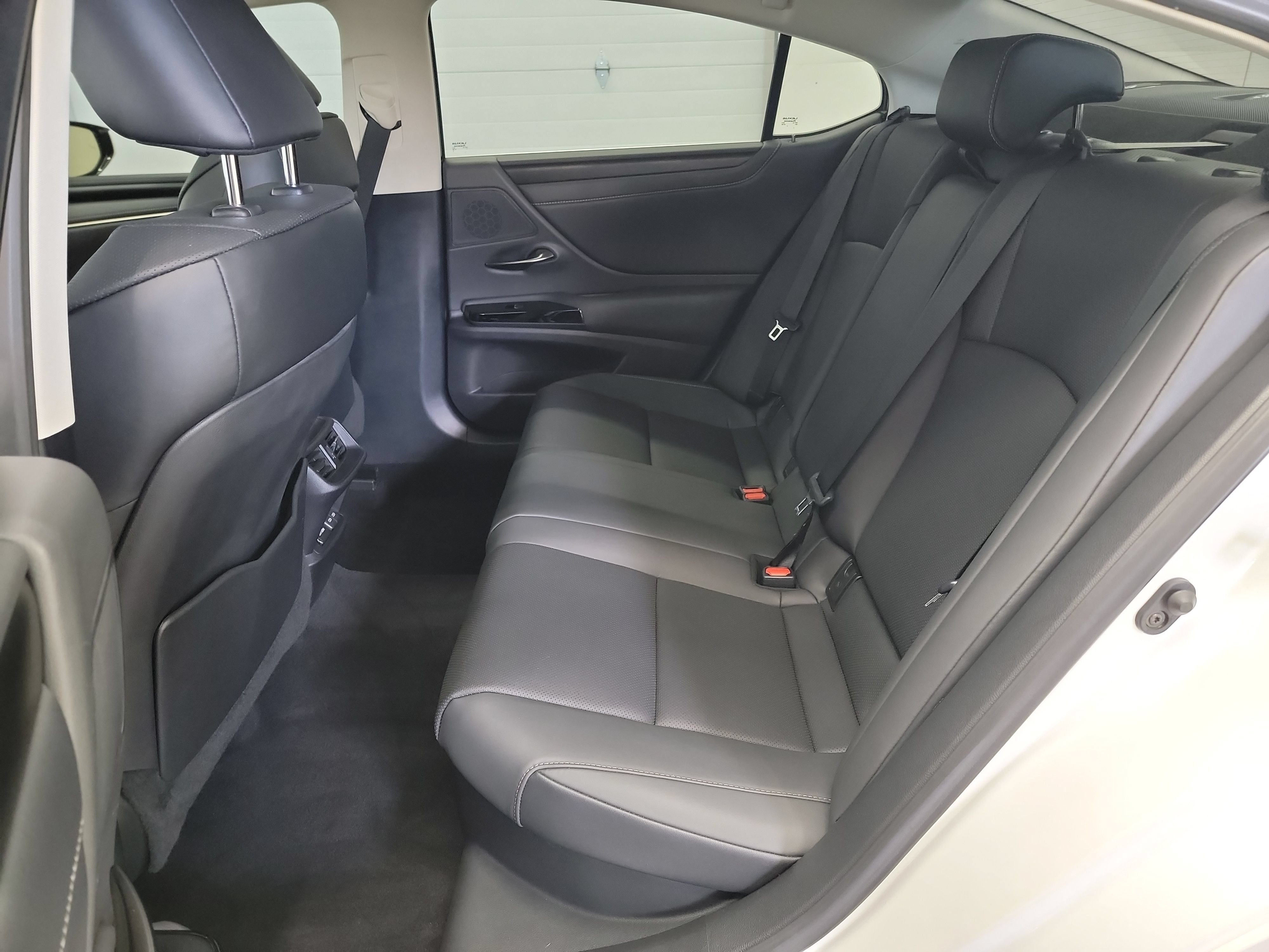 Used 2022 Lexus ES 300h w/ Premium Package FWD image 28