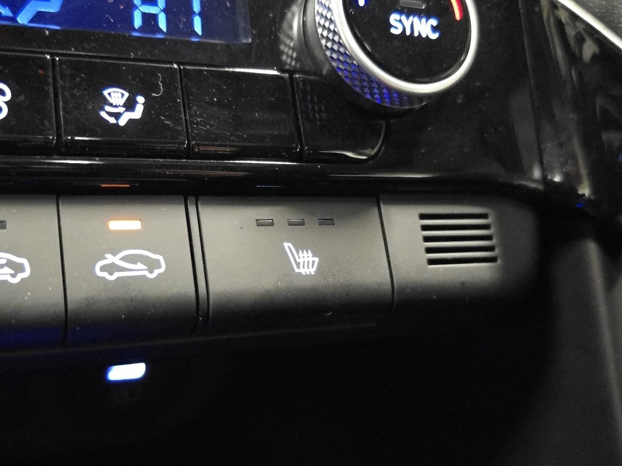 Used 2025 Hyundai Elantra SEL image 6