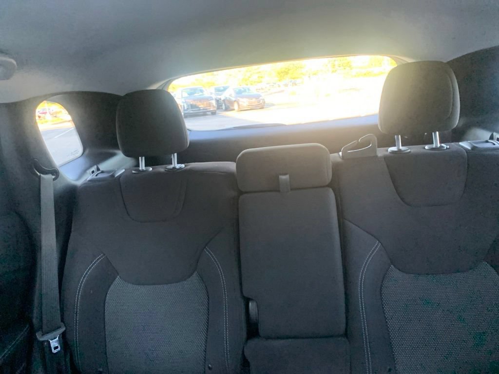 Used 2019 Jeep Cherokee Latitude w/ Popular Appearance Group AWD/4WD image 21