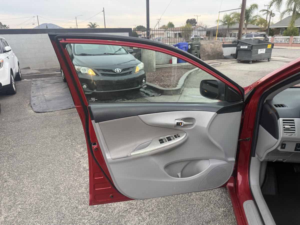 Used 2012 Toyota Corolla LE image 9