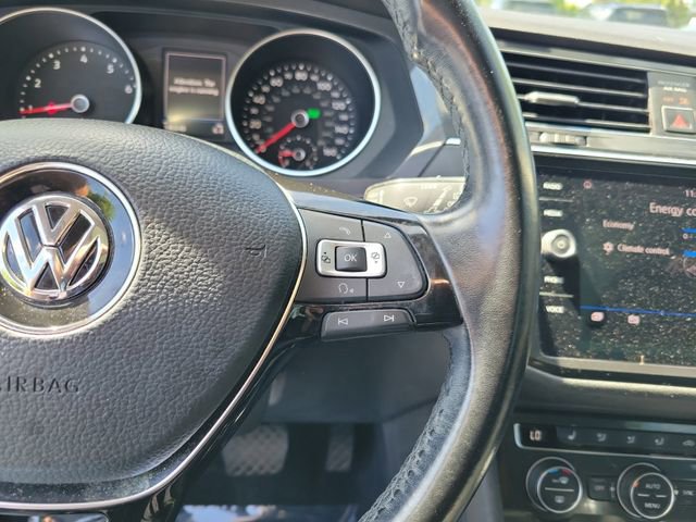 Used 2018 Volkswagen Tiguan SEL FWD image 16