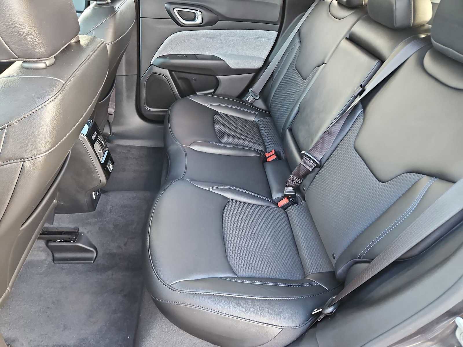 Used 2022 Jeep Compass Latitude image 19