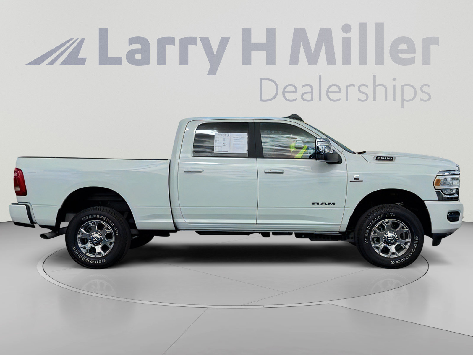 Used 2024 RAM 2500 Laramie AWD/4WD image 7