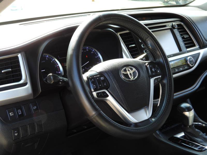 Used 2017 Toyota Highlander Plus image 47
