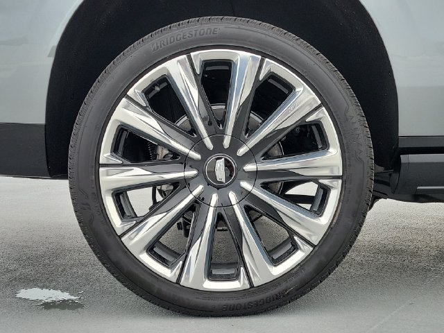 New 2026 Cadillac Escalade ESV Luxury w/ Touring Package AWD/4WD image 9