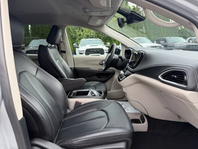 Used 2024 Chrysler Pacifica Limited FWD image 10