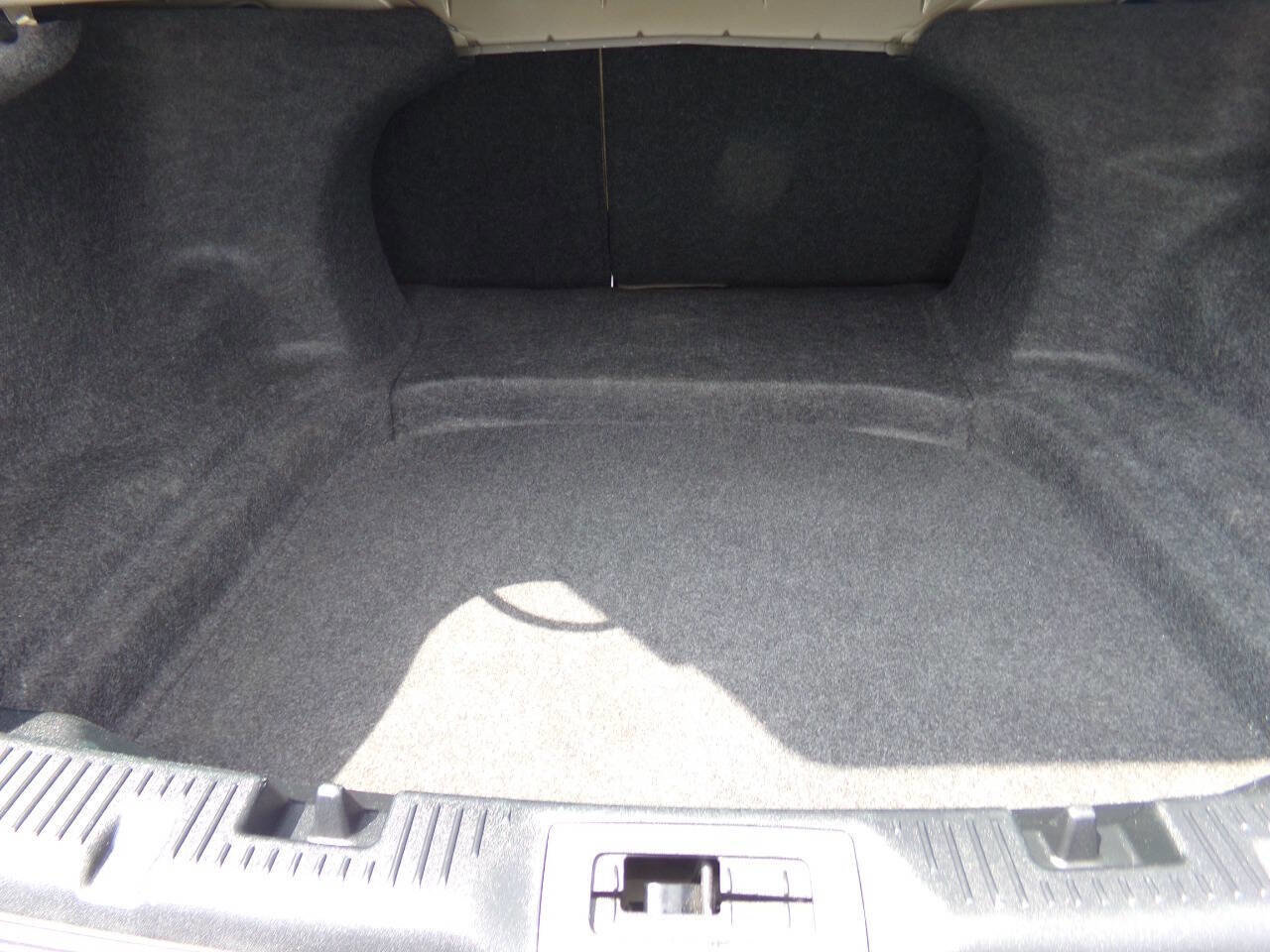 Used 2016 Ford Taurus SE image 16